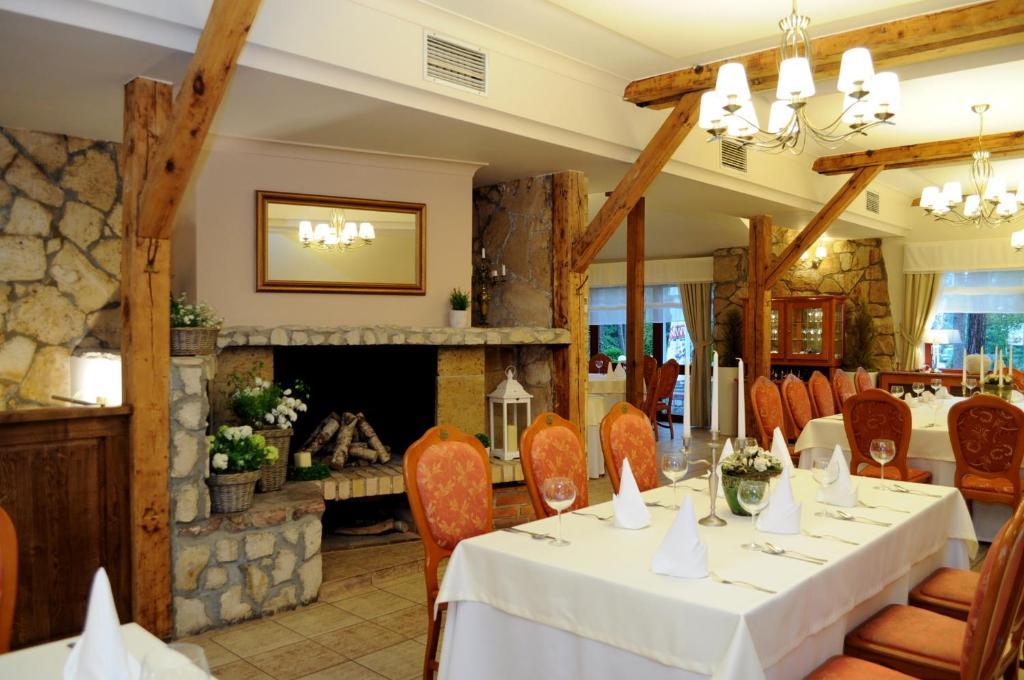 Hotel Rebajlo Pila Bagian luar foto