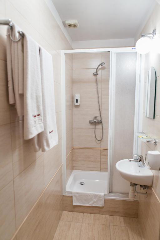 Hotel Rebajlo Pila Bagian luar foto
