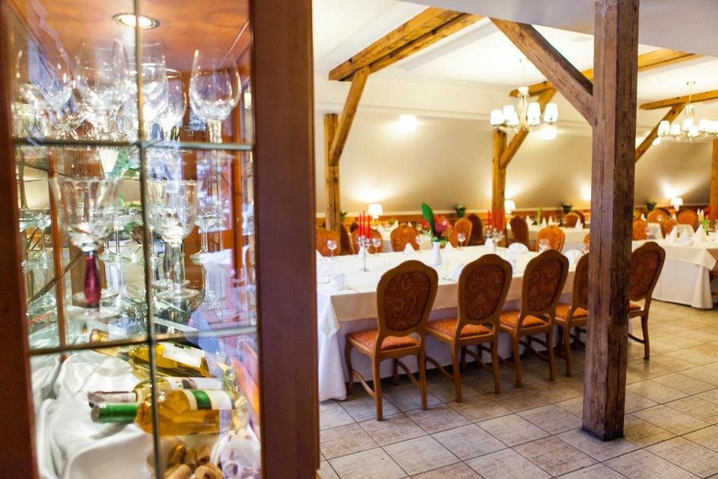 Hotel Rebajlo Pila Bagian luar foto