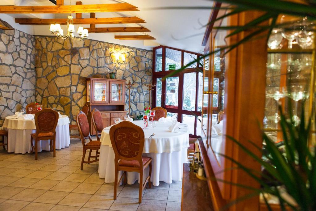 Hotel Rebajlo Pila Bagian luar foto