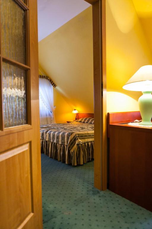 Hotel Rebajlo Pila Bagian luar foto